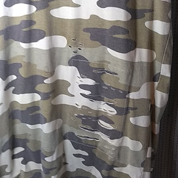 Army fatigue Duck tail Tee Shirt - Picture 3 of 4